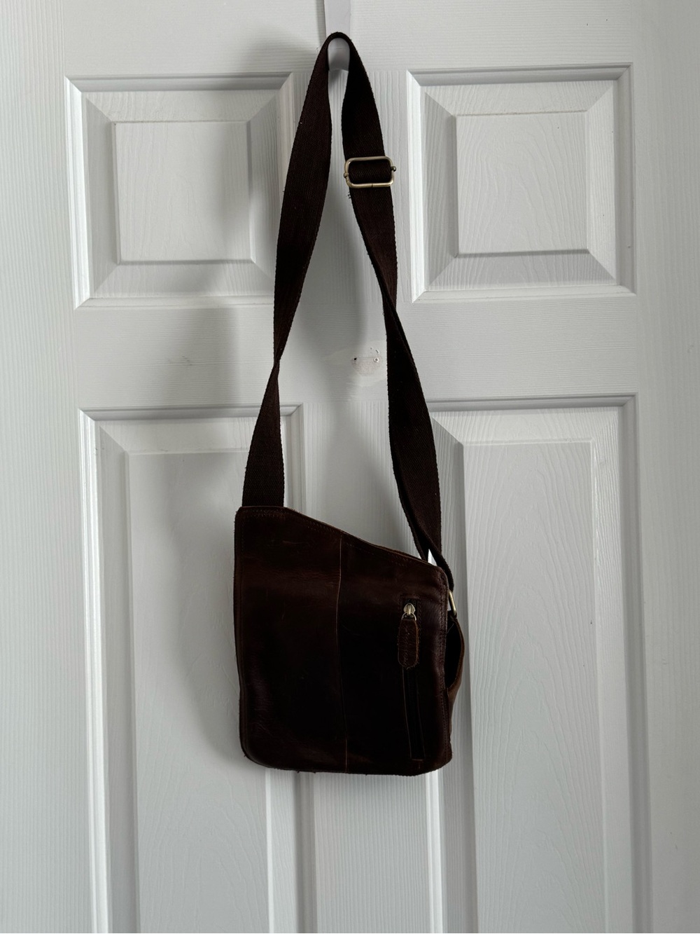 Men's Brown Leather Messenger Crossbody Bag - Picture 2 of 16